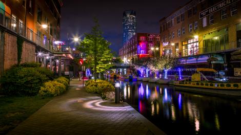 俄克拉荷马城市中心运河沿岸的布里克敦区 俄克拉荷马城市中心运河沿岸的布里克敦区