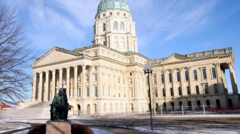 冬日里庄严的堪萨斯州议会大厦