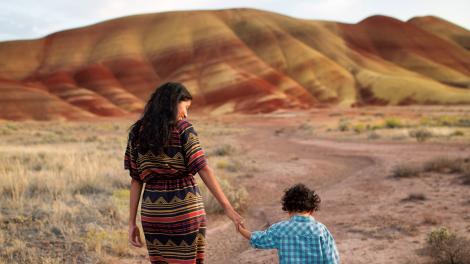 探索俄勒冈东部的彩绘山 探索俄勒冈东部的彩绘山