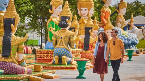 漫步徜徉于斯托克顿柬埔寨佛寺,欣赏寺内 90 多尊手工雕刻的佛像 漫步徜徉于斯托克顿柬埔寨佛寺,欣赏寺内 90 多尊手工雕刻的佛像