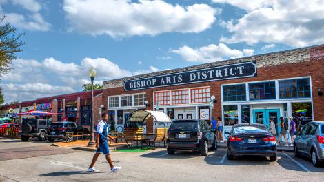 游览德克萨斯州达拉斯时髦且适宜步行的 Bishop Arts District 艺术区 游览德克萨斯州达拉斯时髦且适宜步行的 Bishop Arts District 艺术区