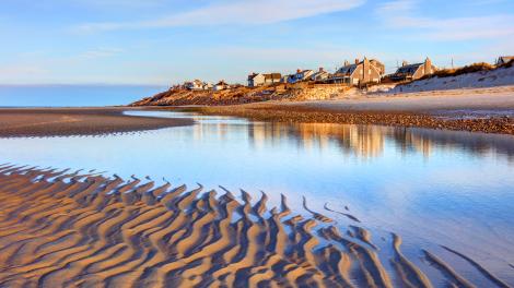 Charming beach houses line the shore of Cape Cod, Massachusetts