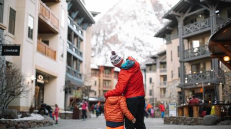 犹他州帕克城的父子滑雪时光