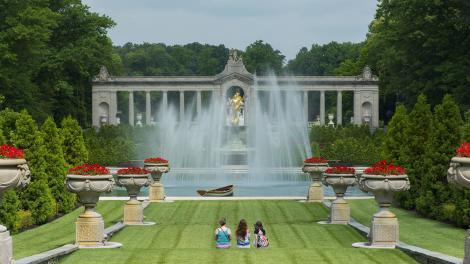 Nemours Estate 庄园里的喷泉 Nemours Estate 庄园里的喷泉