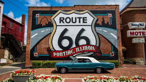 伊利诺伊州庞蒂亚克著名的 66 号公路壁画 伊利诺伊州庞蒂亚克著名的 66 号公路壁画