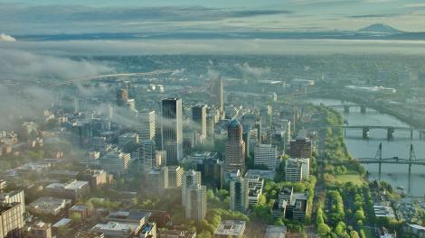 从空中鸟瞰俄勒冈州波特兰市中心 从空中鸟瞰俄勒冈州波特兰市中心