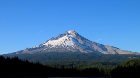 被雪覆盖的胡特山正适合滑雪 被雪覆盖的胡特山正适合滑雪