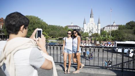 在杰克逊广场的大教堂前合影 在杰克逊广场的大教堂前合影