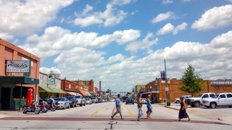 格雷普韦恩市中心历史悠久的主街,一个购物、美食和美酒体验畅享之地 格雷普韦恩市中心历史悠久的主街,一个购物、美食和美酒体验畅享之地