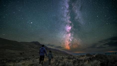 在俄勒冈州威拉米特国家森林的华纳谷风景观景台观星 在俄勒冈州威拉米特国家森林的华纳谷风景观景台观星