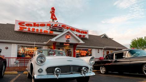 密苏里州布兰森的 Cakes-n-Creams 50s Diner 餐厅 密苏里州布兰森的 Cakes-n-Creams 50s Diner 餐厅