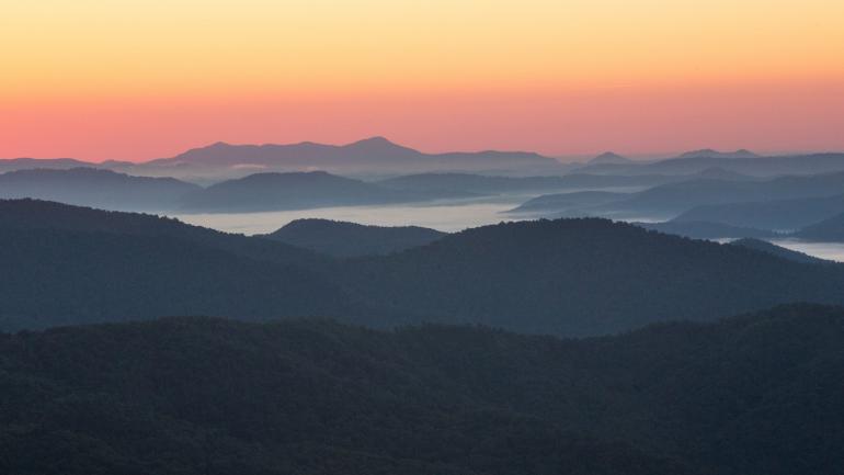 蓝岭公路上的山林日落 蓝岭公路上的山林日落