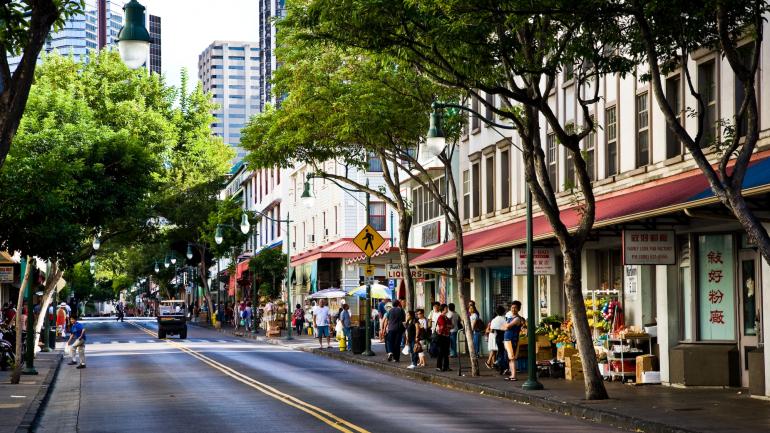 檀香山的唐人街拥有许多市场和餐厅,吸引着众多游客和当地人来此享用美食。 檀香山的唐人街拥有许多市场和餐厅,吸引着众多游客和当地人来此享用美食。