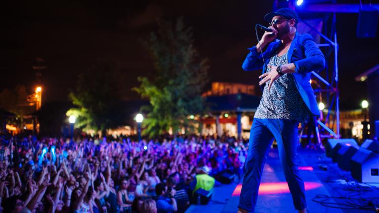 在拉斐特,美食节通常会有现场当地音乐演奏和该地区的美食传统活动。 在拉斐特,美食节通常会有现场当地音乐演奏和该地区的美食传统活动。