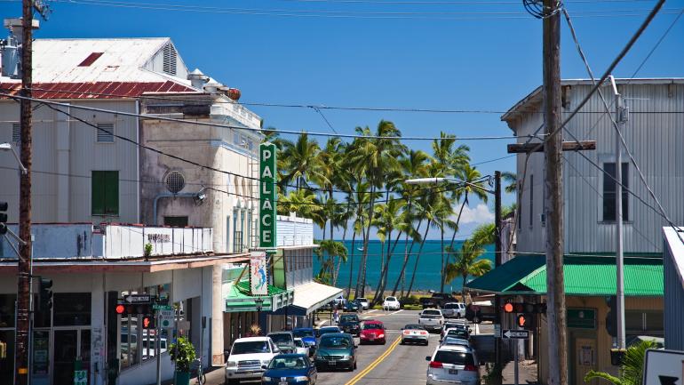 夏威夷岛最大的城镇风景优美壮丽,还有 loco moco(米饭汉堡)等各种当地美食。 夏威夷岛最大的城镇风景优美壮丽,还有 loco moco(米饭汉堡)等各种当地美食。