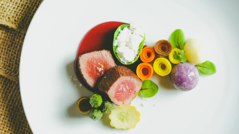 Mixtli 餐厅的菜单每隔 45 天更换一次，重点供应墨西哥各地的不同美食