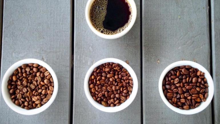 到 Rêve Roasters 烘焙店享用手磨咖啡和甜点，保持旺盛精力，继续探索之旅。