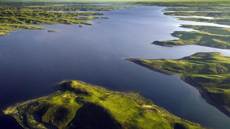 气势磅礴的密苏里河将南达科他州一分为二，这个地区的娱乐休闲活动比比皆是。