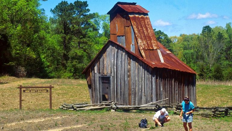 如果您在钻石坑州立公园找到一颗钻石，可以把它带回家。