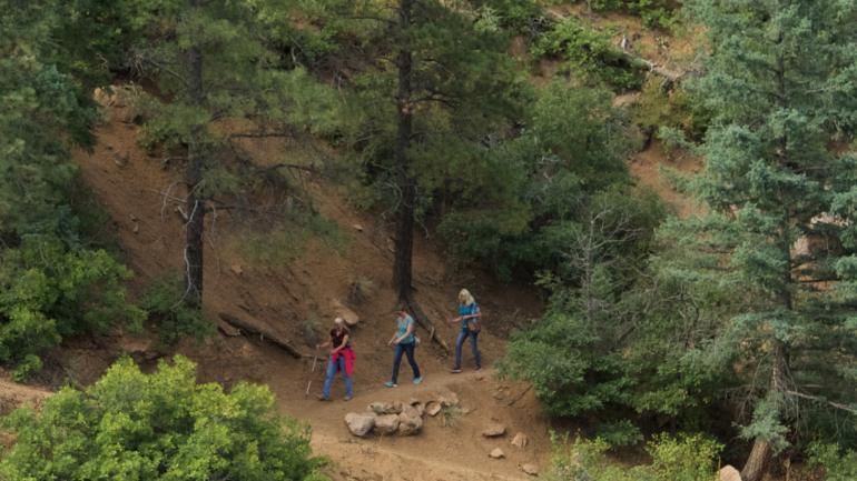 巴尔步道是一条景观徒步路线,特别是延伸至派克峰山顶的路段非常值得体验。 巴尔步道是一条景观徒步路线,特别是延伸至派克峰山顶的路段非常值得体验。