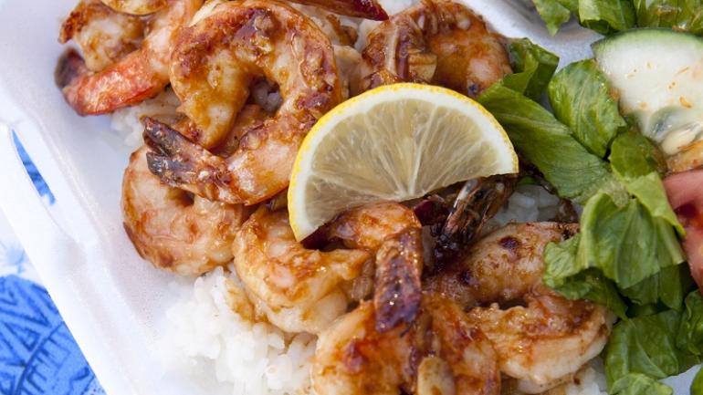 夏威夷州最受欢迎的休闲美食是夏威夷快餐。传统上，夏威夷快餐主要是白米饭搭配通心粉沙拉和烤肉。