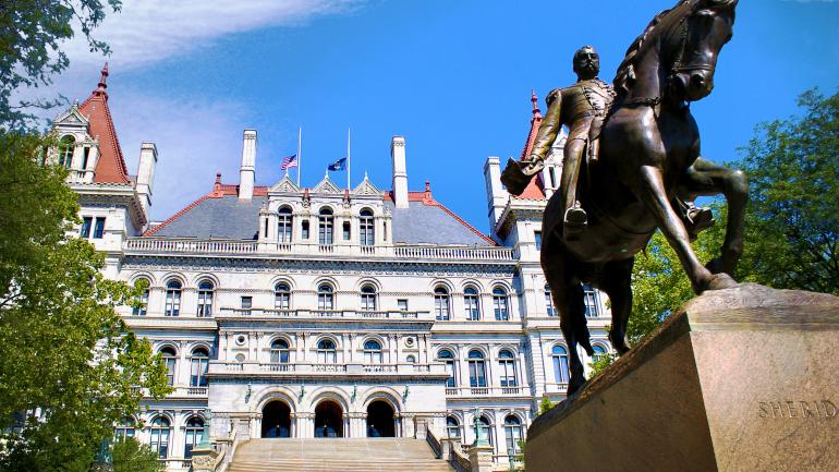 纽约州奥尔巴尼纽约州州议会大厦的入口 纽约州奥尔巴尼纽约州州议会大厦的入口