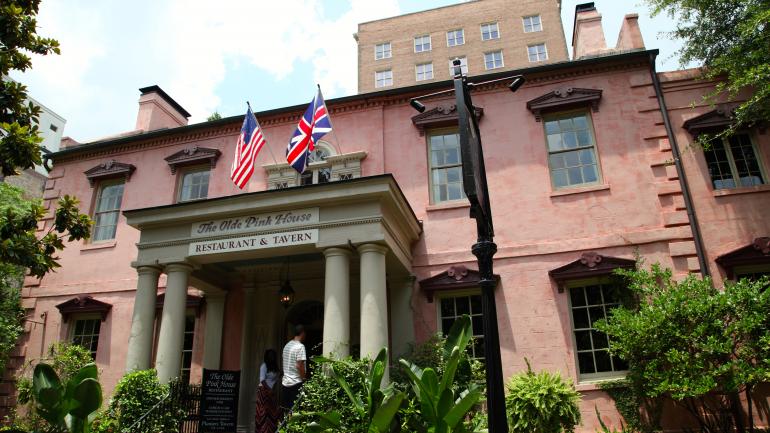 佐治亚州萨凡纳的 Olde Pink House 餐厅