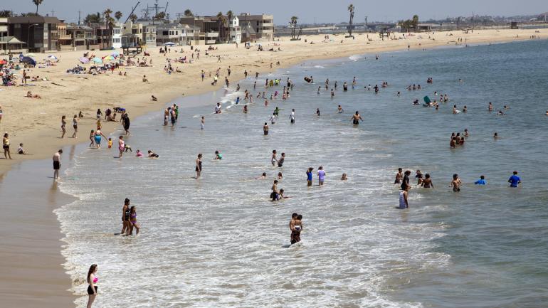 前往阿拉米托斯海滩的沙滩或者附近的酒吧享受美妙时光。 前往阿拉米托斯海滩的沙滩或者附近的酒吧享受美妙时光。