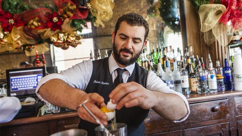 新奥尔良是经典美国鸡尾酒的发源城市，一定要在这里喝一杯鸡尾酒。