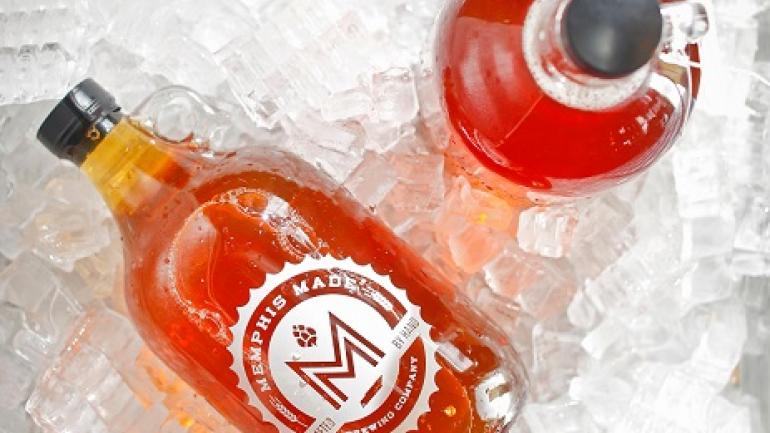 品尝 Memphis Made 啤酒厂的一种精酿啤酒，品味这座美食之城。