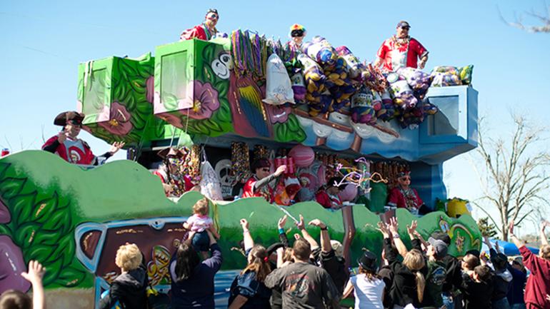 路易斯安那州霍马的新奥尔良狂欢节游行 路易斯安那州霍马的新奥尔良狂欢节游行