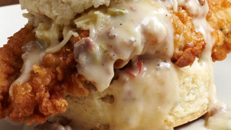 查尔斯顿 Hominy Grill 餐厅的主厨 Robert Stehling 从传统菜肴中汲取灵感,从头开始烹制特色美食。 查尔斯顿 Hominy Grill 餐厅的主厨 Robert Stehling 从传统菜肴中汲取灵感,从头开始烹制特色美食。