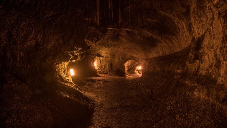 库拉凯洞穴内蜿蜒曲折的隧道