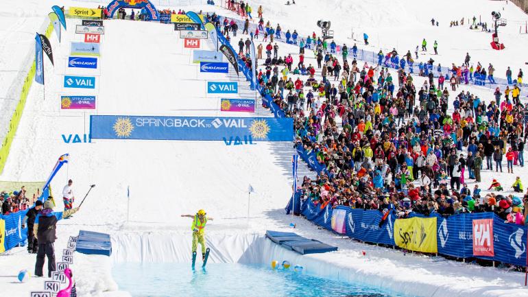 韦尔山每年都会举办春回韦尔活动迎接春天的到来。