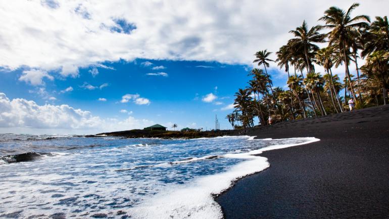 普纳鲁吾海滩上起起落落的潮汐