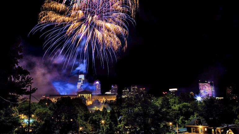 美国国庆节期间费城的烟花表演