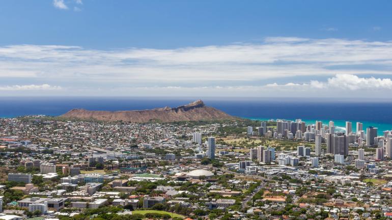 欧胡岛海岸线上的经典地标——钻石山