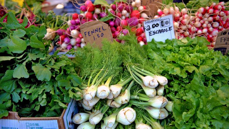 当地一周七天都有农贸市场运营 (周一除外)，放心去畅享扫货乐趣吧！