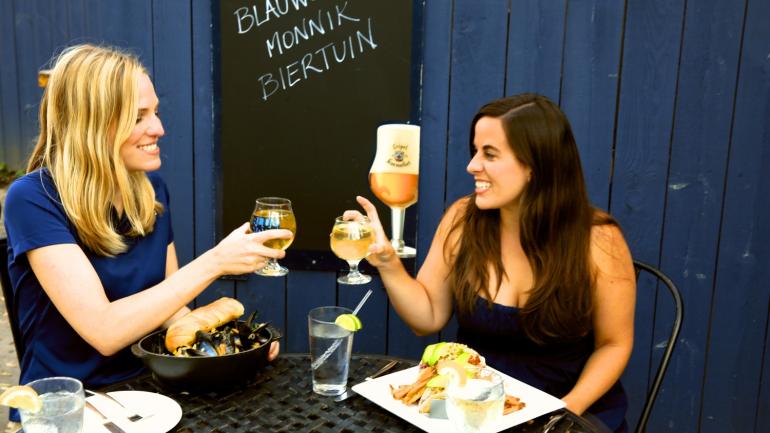 在布法罗用餐并享受精酿啤酒