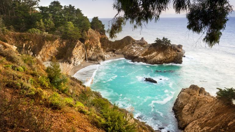 大苏尔壮观的海岸线非常适合品尝休闲美食 大苏尔壮观的海岸线非常适合品尝休闲美食