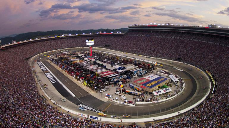 鸟瞰田纳西州布里斯托尔的布里斯托尔汽车赛车场