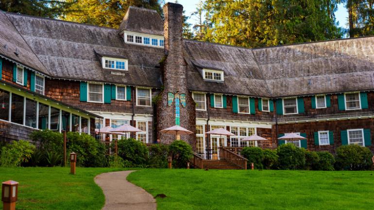 1923 年建于奥林匹克国家森林中的奎纳尔特湖畔旅馆