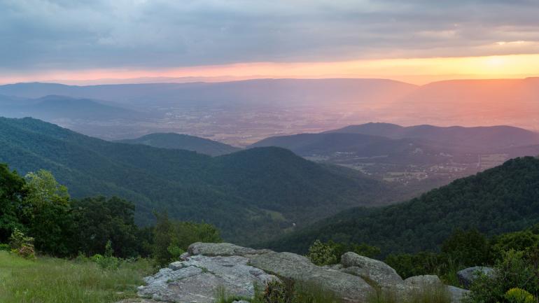 仙纳度国家公园壮美的落日景观