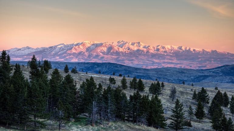 群山掩映下的刘易斯和克拉克国家森林