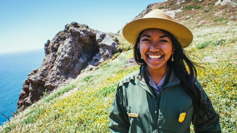 在任何一个美国国家公园内求助于公园管理员