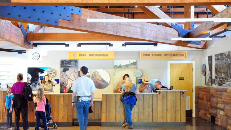 犹他州锡安国家公园的游客中心