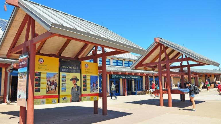 亚利桑那州的大峡谷国家公园游客中心