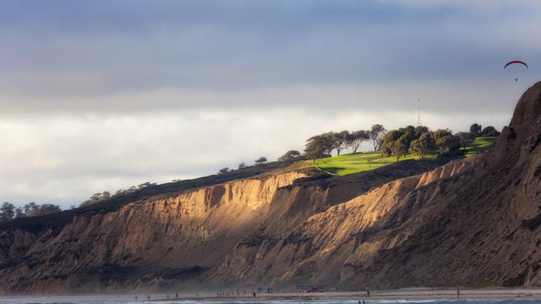 托利松高尔夫球场，位于悬崖之巅，俯瞰太平洋美景