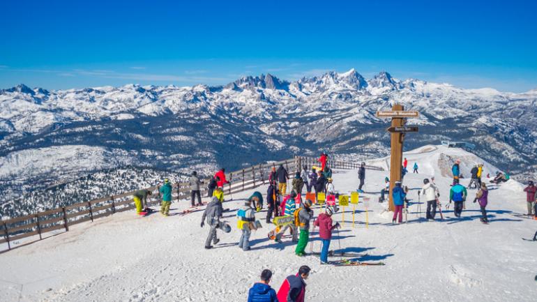 加利福尼亚州内华达山脉东部马麦斯山滑雪区 (Mammoth Mountain Ski Area) 加利福尼亚州内华达山脉东部马麦斯山滑雪区 (Mammoth Mountain Ski Area)