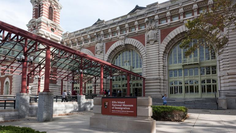 进入埃利斯岛移民博物馆